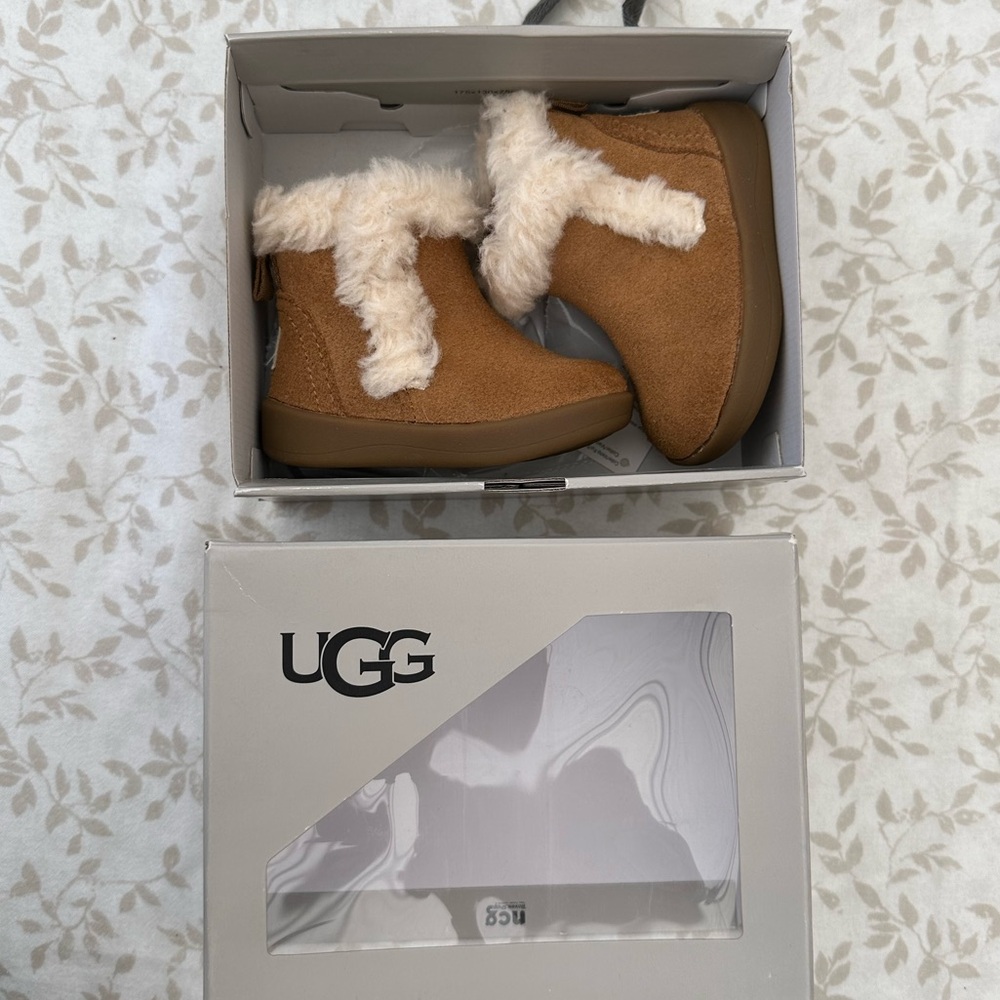 Baby girl UGG